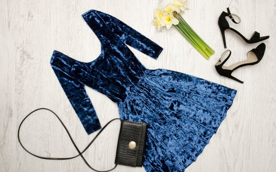 Quelle Couleur De Chaussure Avec Robe Bleu Marine Quelle couleur de chaussure avec une robe bleu marine ? – Robes Bleu Marine