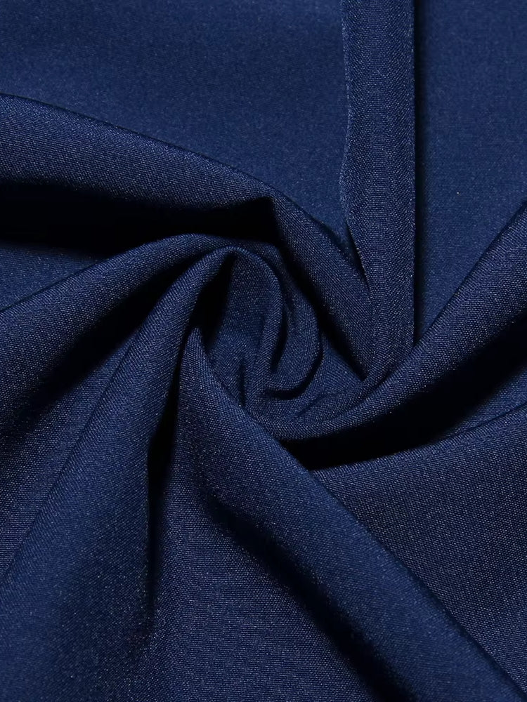 Tissu d'une robe d'été bleu marine