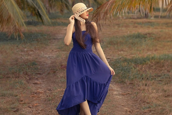 Que mettre avec une robe bleu marine ?