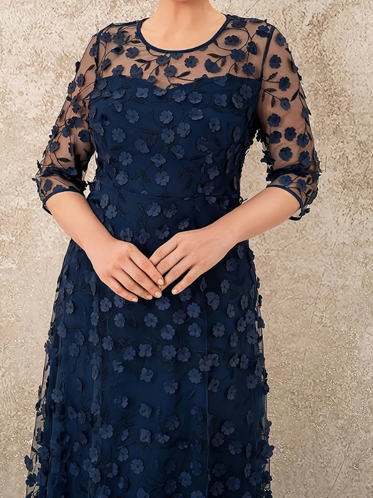 Robe longue brodée à fleur couleur bleu marine