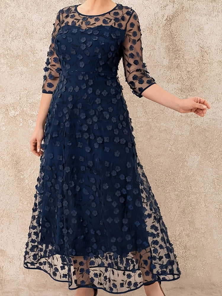 Robe longue brodée à fleur couleur bleu marine