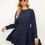 Robe bleu marine à volant