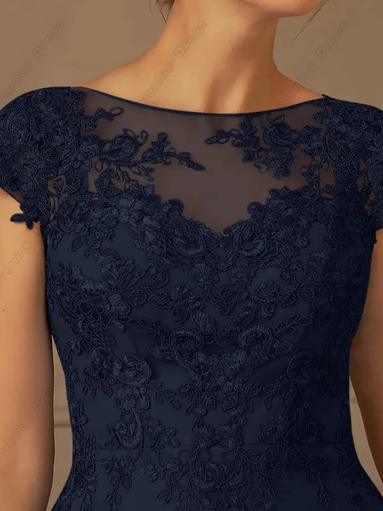 Robe en dentelle bleu marine pour mariage