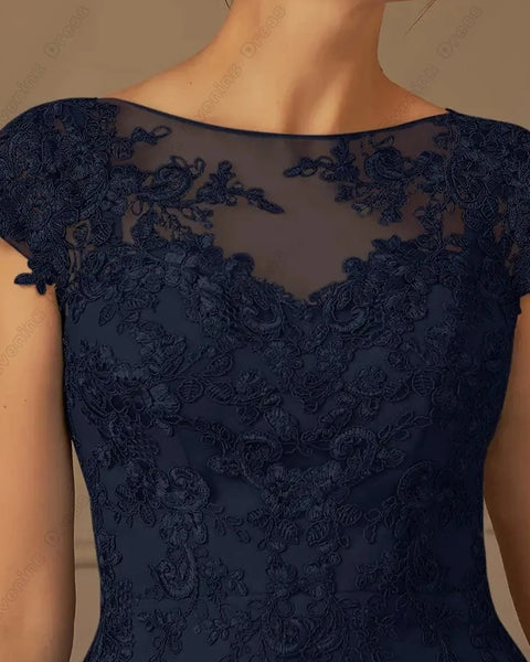 Robe en dentelle bleu marine pour mariage