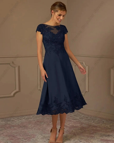 Robe en dentelle bleu marine pour mariage